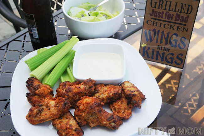 Serving Grilled Tyson Buffalo Wings for Father's Day Dinner #MealsTogether #cbias