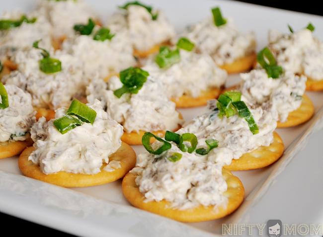 Crackers with Stuffed Mushroom Mixture