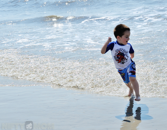 Kids Running in the Ocean #CapriSunMomFactor