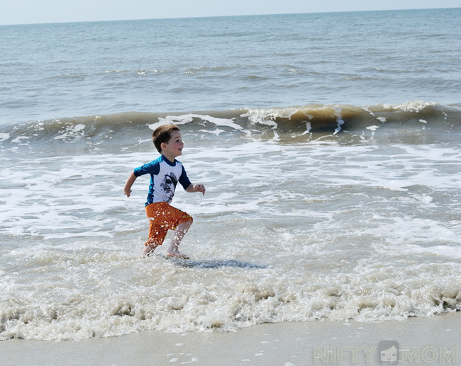 Kids Running in the Ocean #CapriSunMomFactor