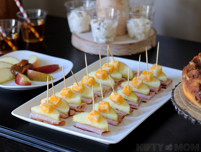 Apple Themed Lunch Party with Deli Meat, Apple Slices & Cheese Cubes on a Stick #TrySamsClub #shop