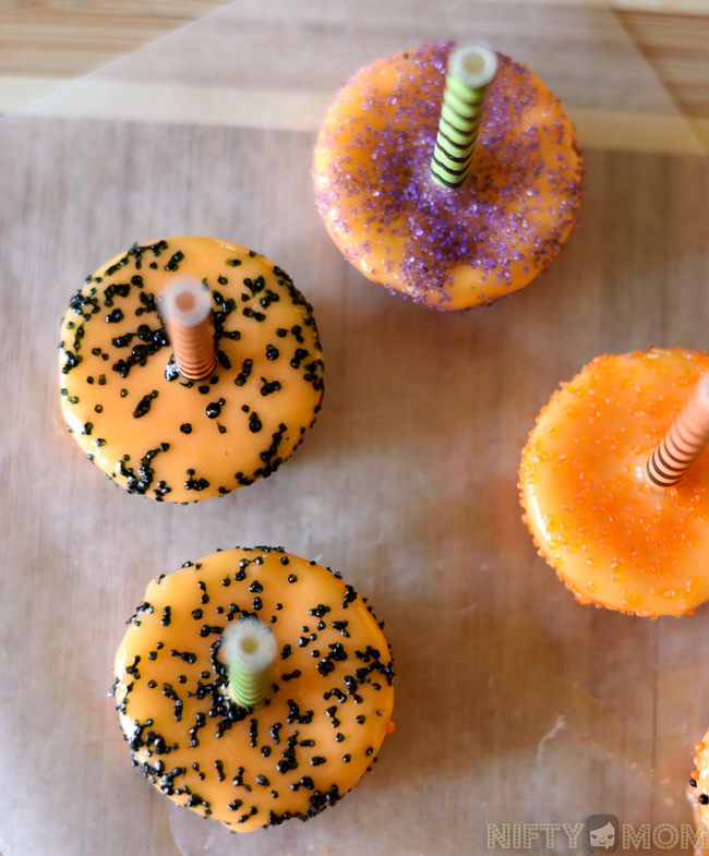 Mini Cheesecake Pops for Halloween