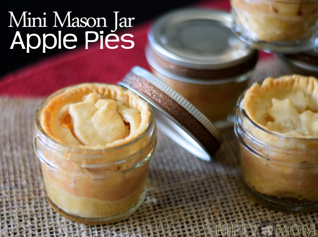 Mini Mason Jar Apple Pies 