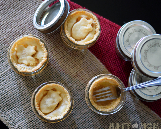 Mini Mason Jar Apple Pies for Thanksgiving