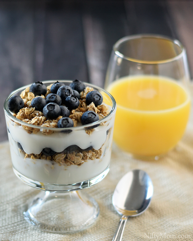 blueberry-yogurt-parfait-breakfast