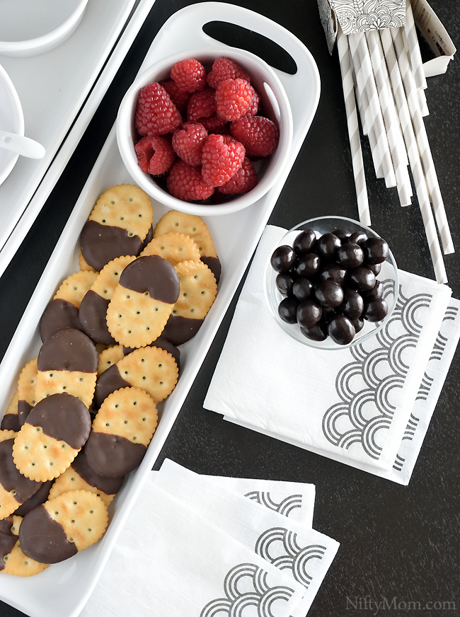 crackers-chocolate-brunch-inspiration