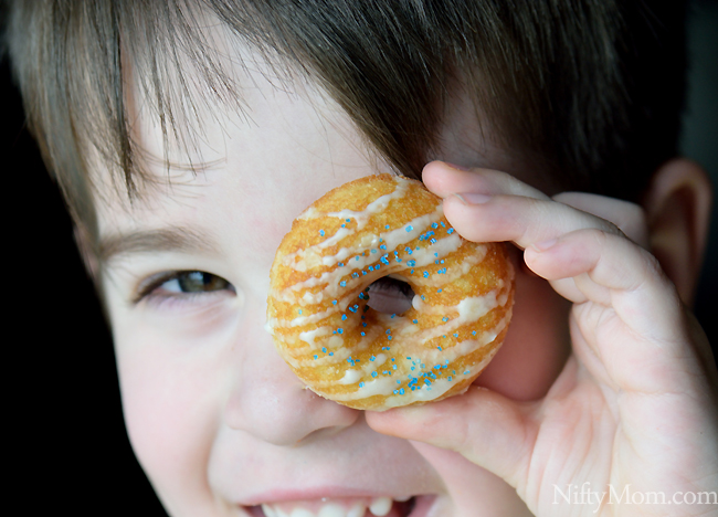 5 Reasons to Cook with Kids + Vanilla Mini Donuts Recipe – Nifty Mom