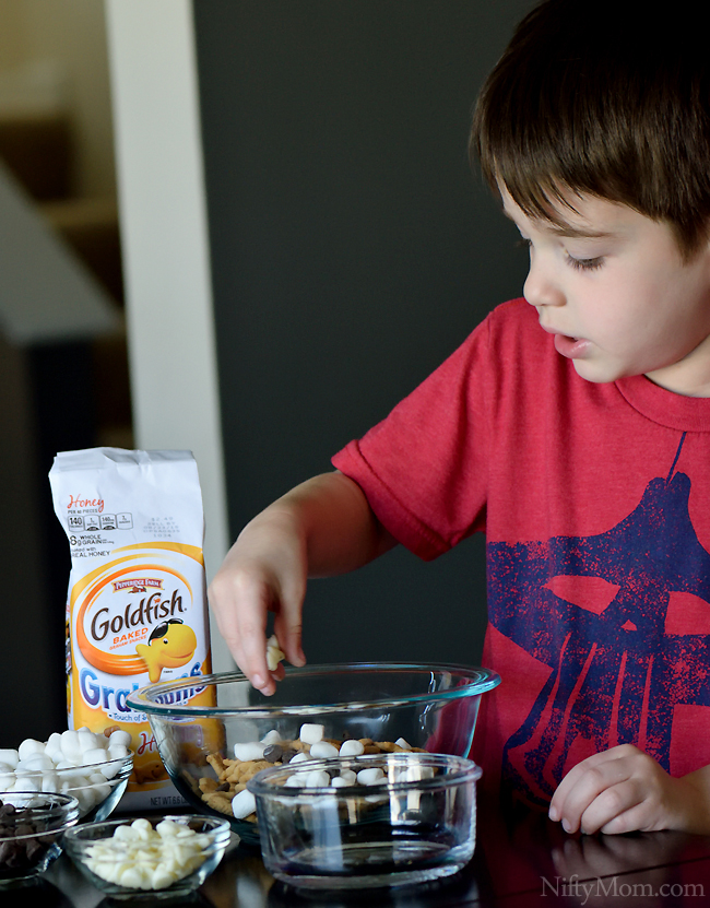 Kid Friendly S'mores Snack Mix #GoldfishTales