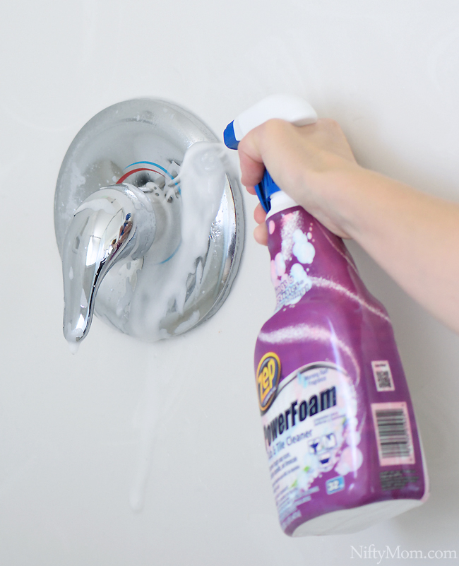 How to clean shower stains within minutes (no scrubbing required) #ZepSocialstars