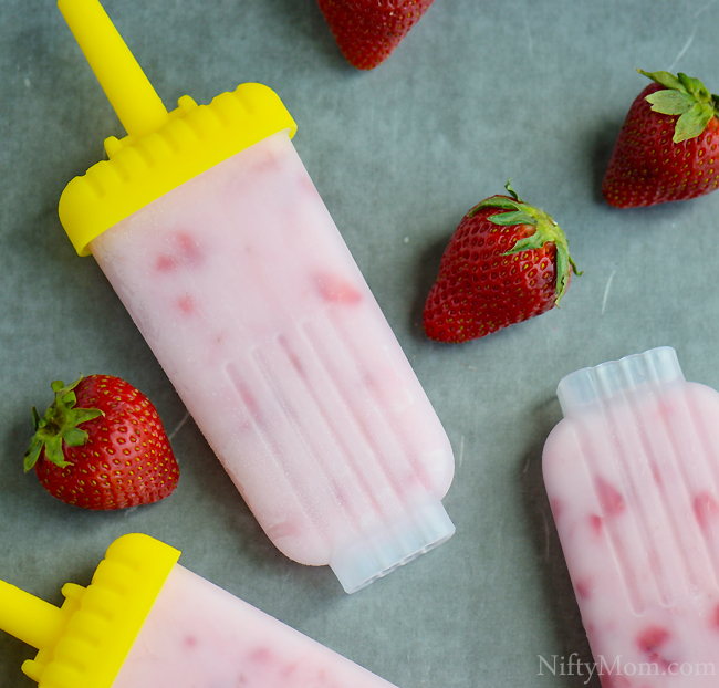 Easy White Chocolate Strawberry Frozen Yogurt Pops Recipe