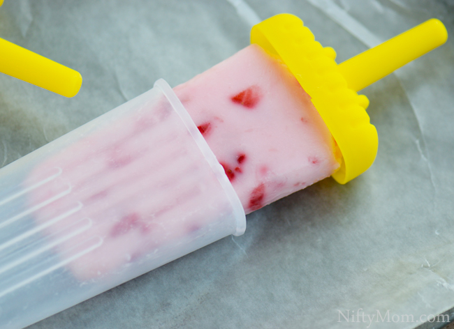 Easy White Chocolate Strawberry Frozen Yogurt Pops Recipe