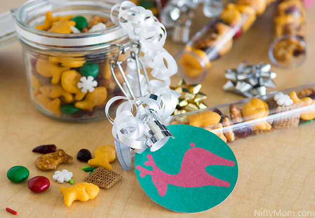 Holiday Mix with Goldfish Crackers + Free Printable Gift Tags
