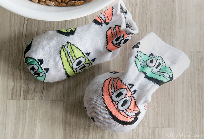 How to make no-sew bean bags with socks