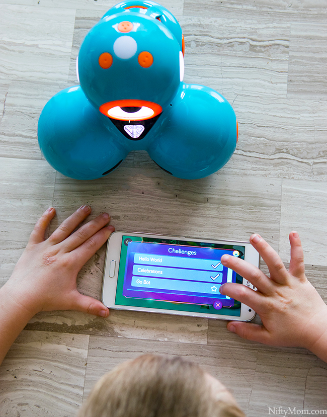 Robots For Kids That Teach Coding: Dash and Dot - This Mama Loves