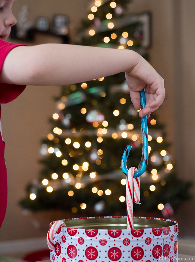 Simple &amp; Fun Holiday Kids Games - Candy Cane Activity Ideas