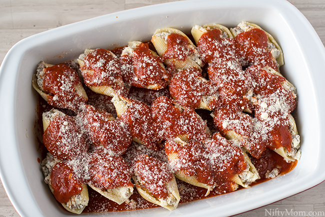 Easy Baked Stuffed Shells Recipe (with ground beef and cheese)