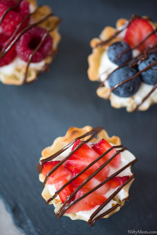 Easy Chocolate Drizzled Phyllo Fruit Cups - Quick and easy no-bake bite-size appetizer and/or dessert