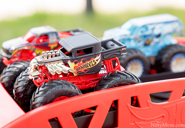 An Easy DIY Hot Wheels Monster Truck Arena Project - Great to do with the kids!