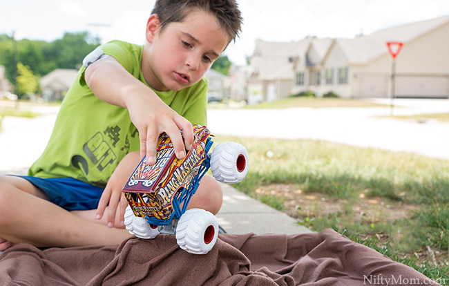 An Easy DIY Hot Wheels Monster Truck Arena Project - Great to do with the kids!