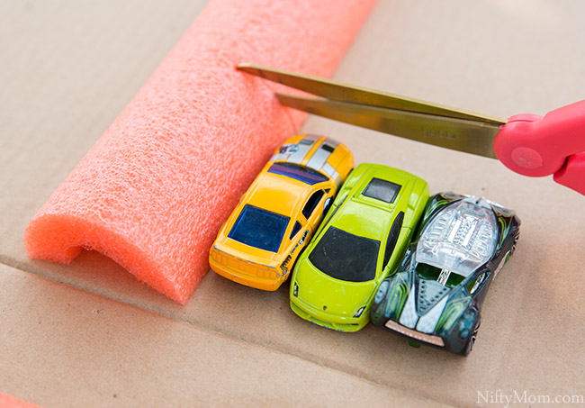 An Easy DIY Hot Wheels Monster Truck Arena Project - Great to do with the kids!