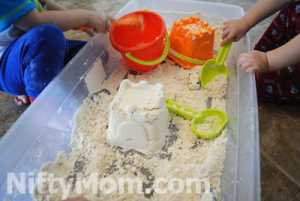 How to Make Homemade Moon Sand {So Easy} – Nifty Mom