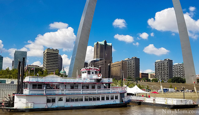 Riverboats at The Gateway Arch - Explore St. Louis